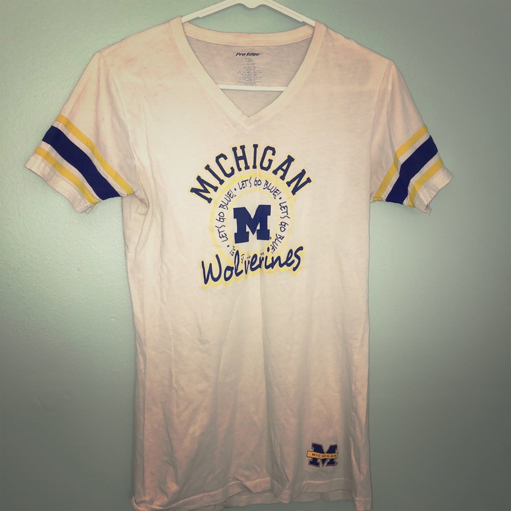 ⭐️Michigan Wolverines - V Neck Shirt